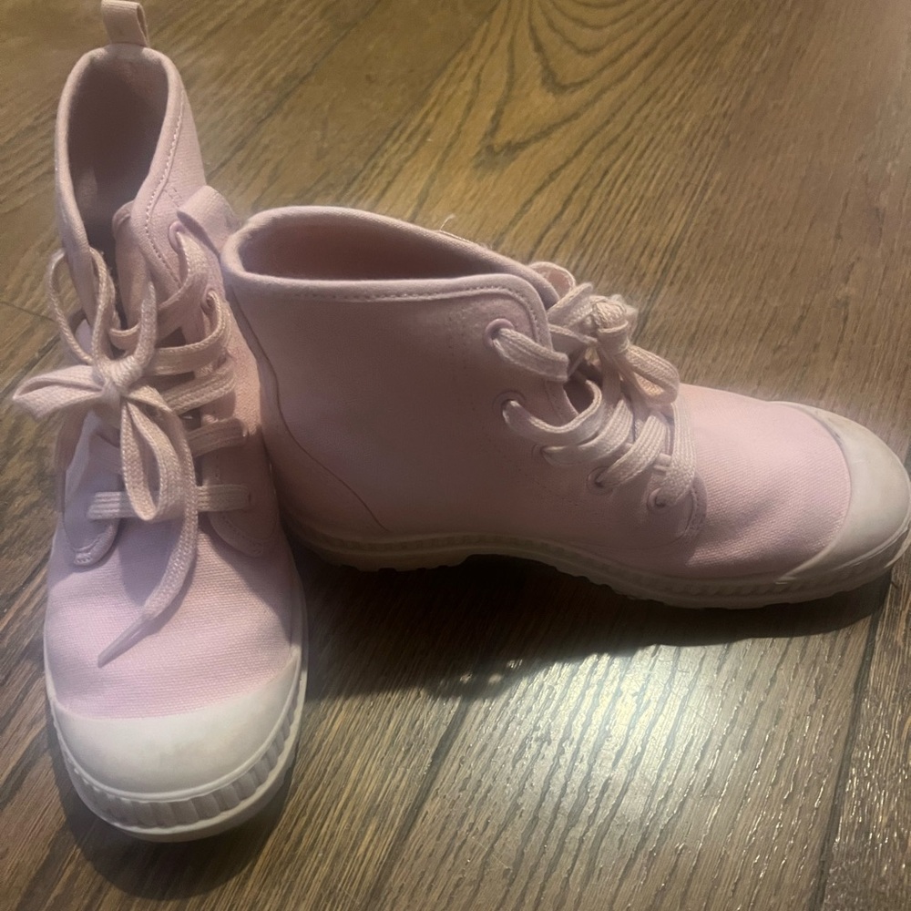 Old Navy Sneakers (size 4)